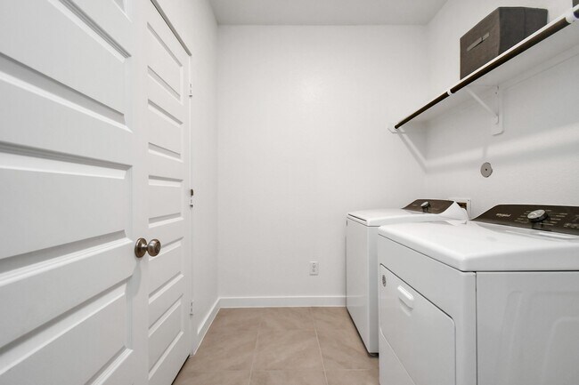 Building Photo - 16513 Breezy Knl Ct