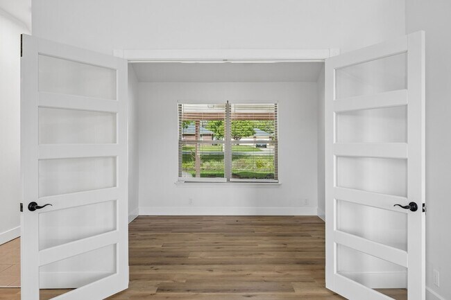 Building Photo - 431 Court Of Pompei