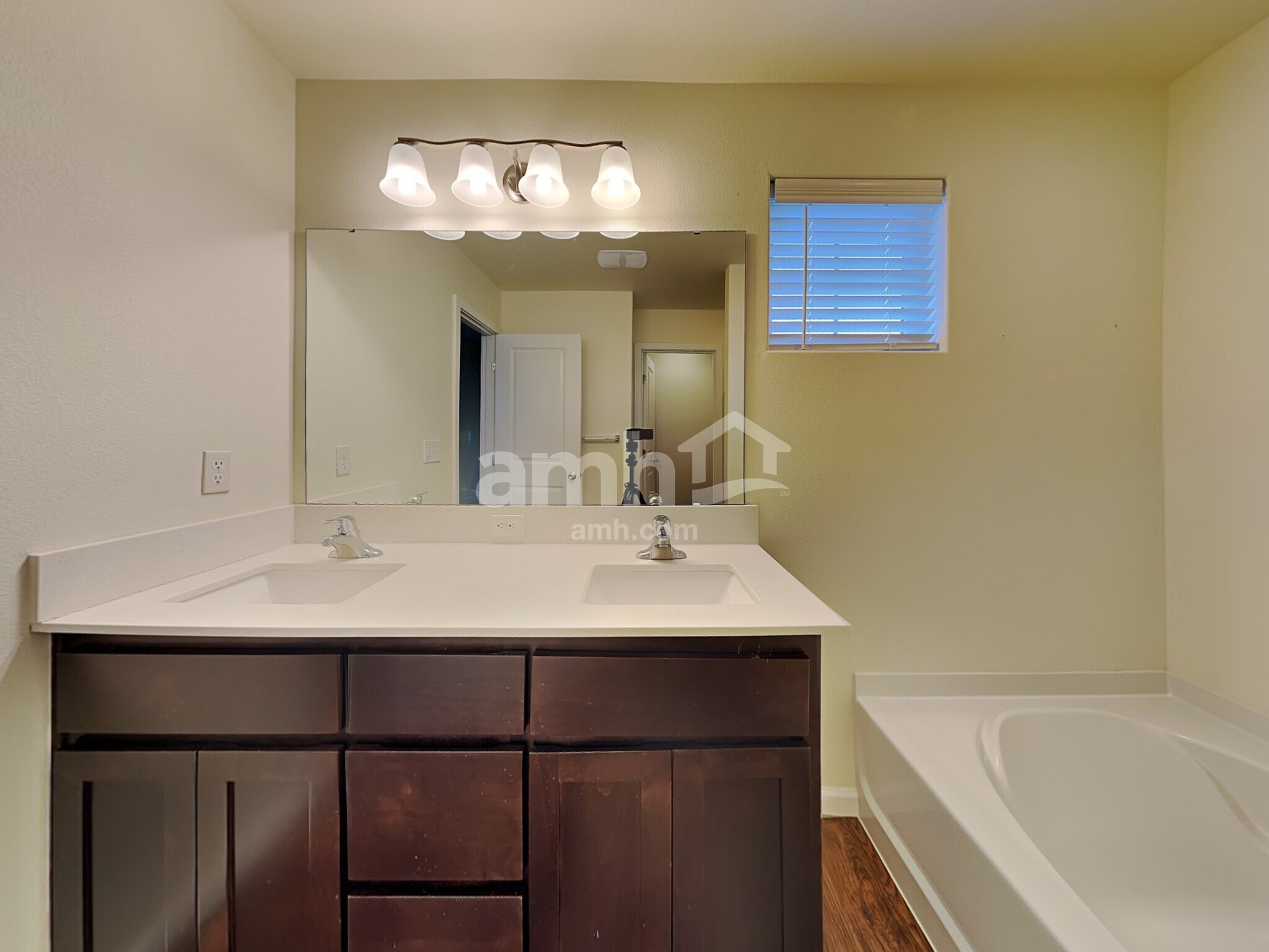 Building Photo - 2183 NW Woodland Dr