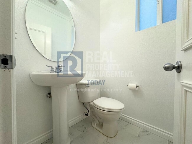 Building Photo - Great 3 Bedroom In South Hill!