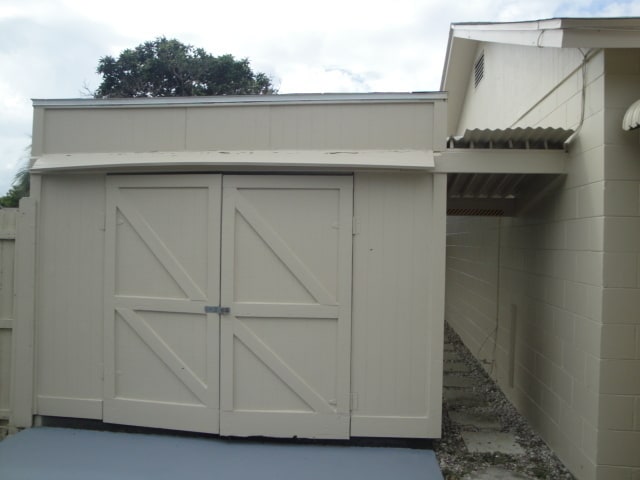 Building Photo - CLOSE TO SHOPPING AND SCHOOLS AVAIL OCTOBER 2nd