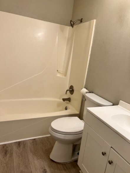Building Photo - 706 Shady Ln Dr