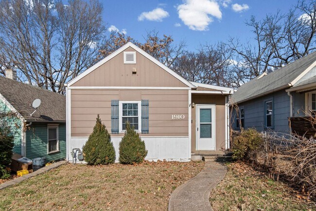Building Photo - Adorable Home Walking Distance to KU Med & 39th Street