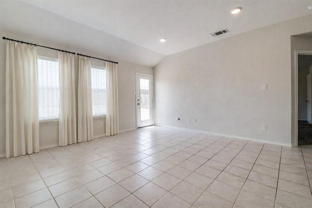 Building Photo - 914 Decker Dr