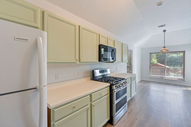 Building Photo - Beautiful 3 bedroom, 2 bathroom home in Southeast Austin!!!