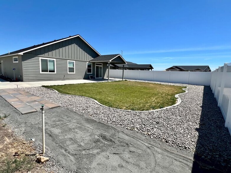 Building Photo - 2395 Chelan St