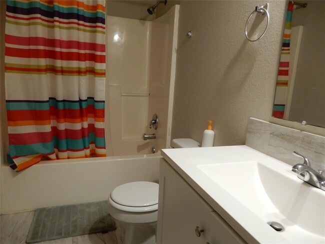 Building Photo - 941 Leadenhall Cir