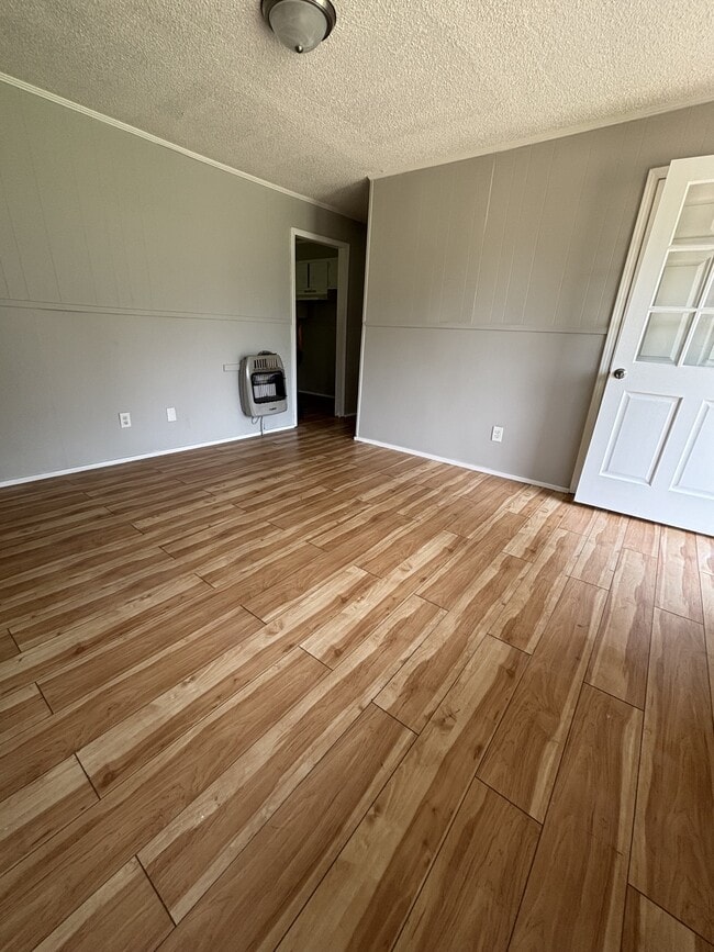 Building Photo - 433 Fleming Dr