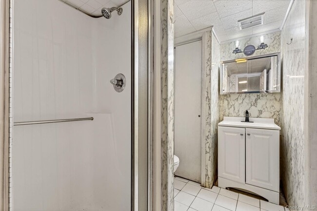 Building Photo - 45 Pamela Ln