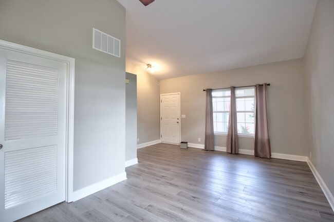 Building Photo - 13905 S Oakdale Ct