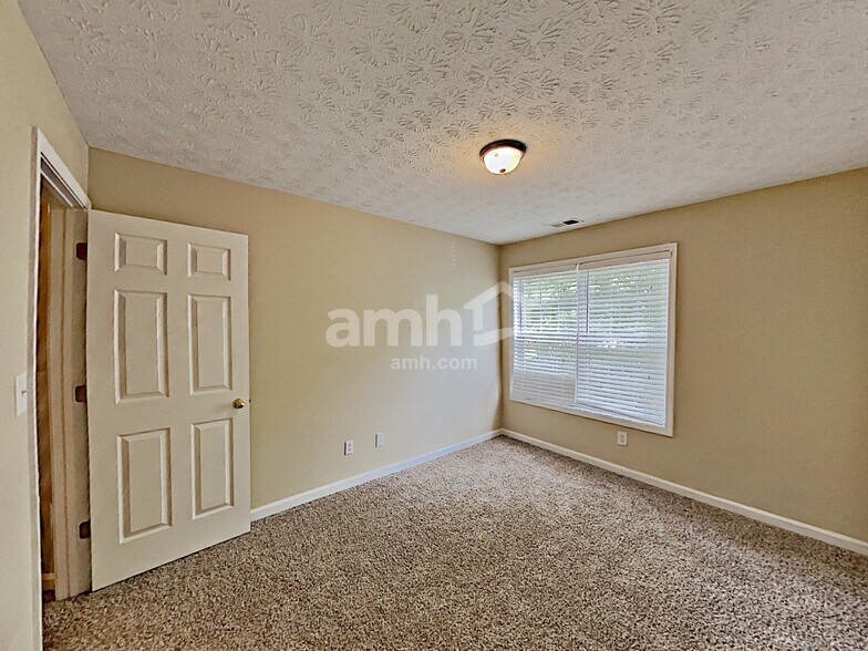 Building Photo - 292 Ridgestone Way SW