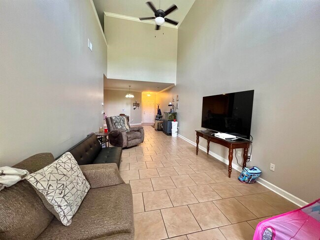 Building Photo - 1062 Fairway Ln