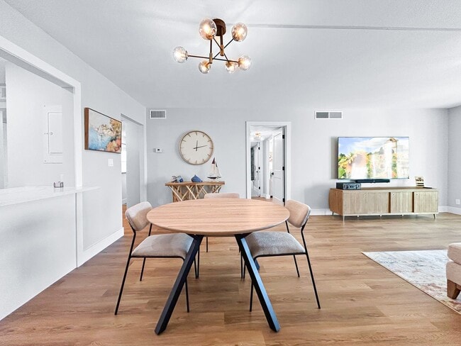 Building Photo - Available on April 15 - Stunning Furnished Waterfront Condo – 2 Beds / 2 Baths with Gulf-to-Bay V...