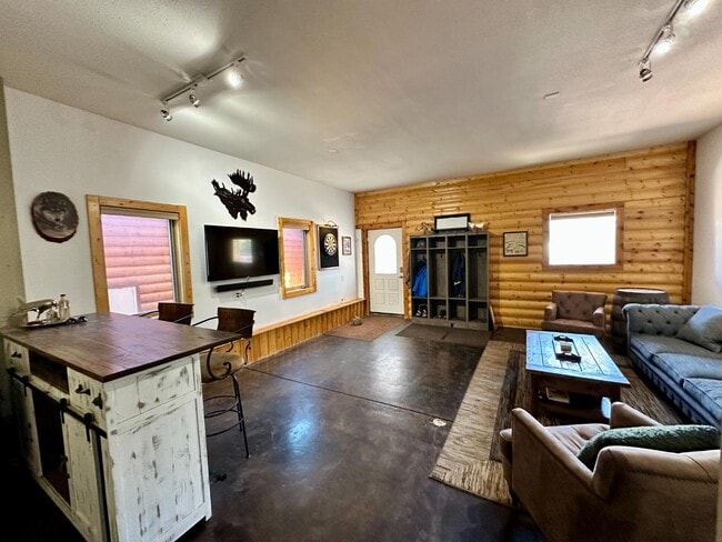 Building Photo - 966 Oak Ct