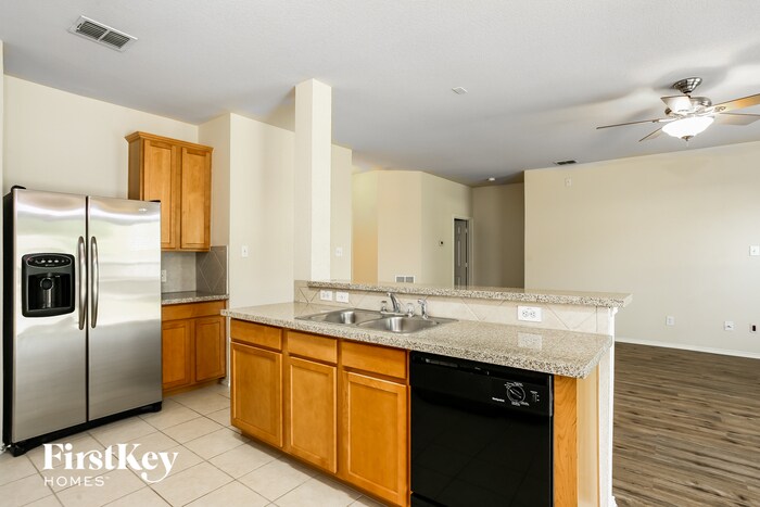 Building Photo - 2911 Thistlewood Dr