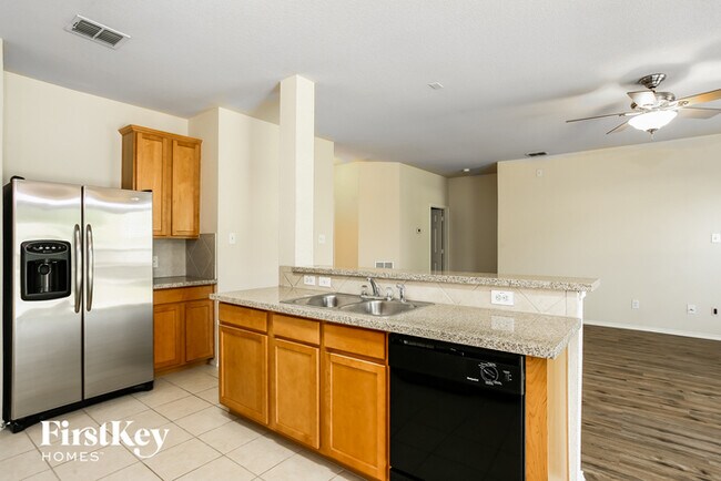 Building Photo - 2911 Thistlewood Dr