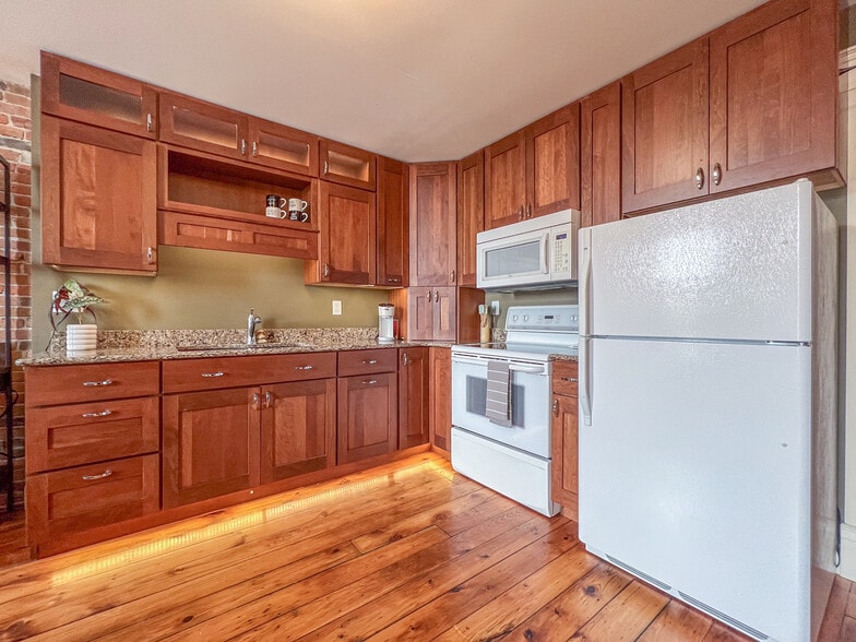 Building Photo - 1175 Iowa St