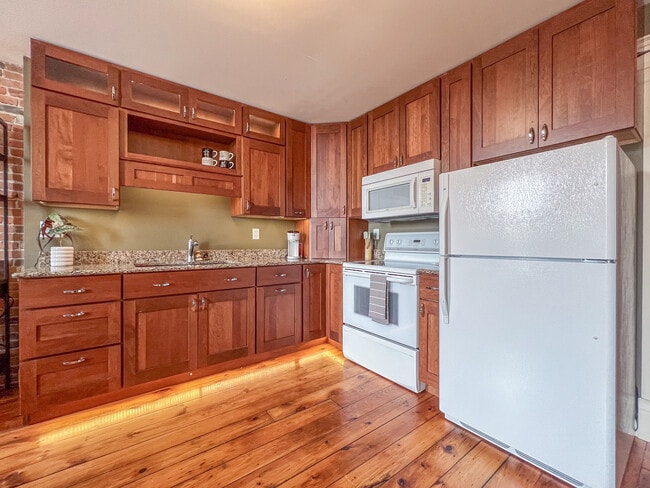 Building Photo - 1175 Iowa St