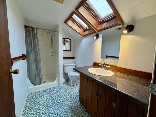 Building Photo - Beautiful 4 Bedroom, 2 Bath with Bonus Room in the Whiteaker Neighborhood!