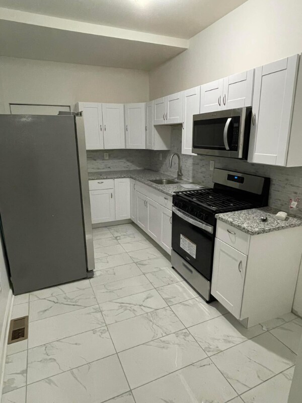 Building Photo - 1702 1/2 Walnut St