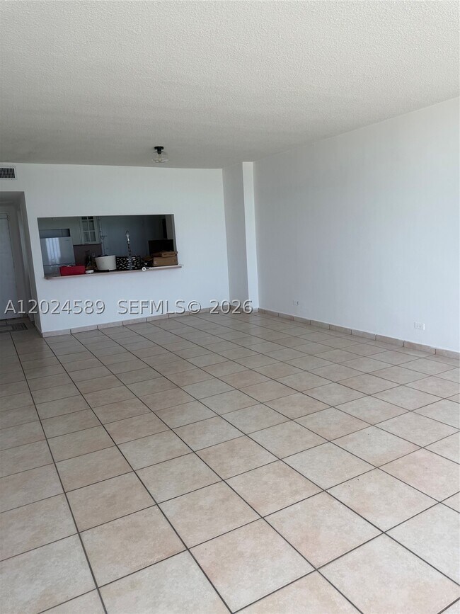 Building Photo - 5601 Collins Ave