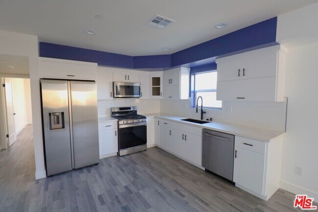 Building Photo - 776 W 25th St