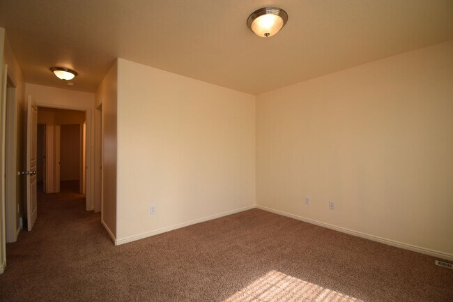 Building Photo - Modern 4 bed Home in Prime West Valley Location!!