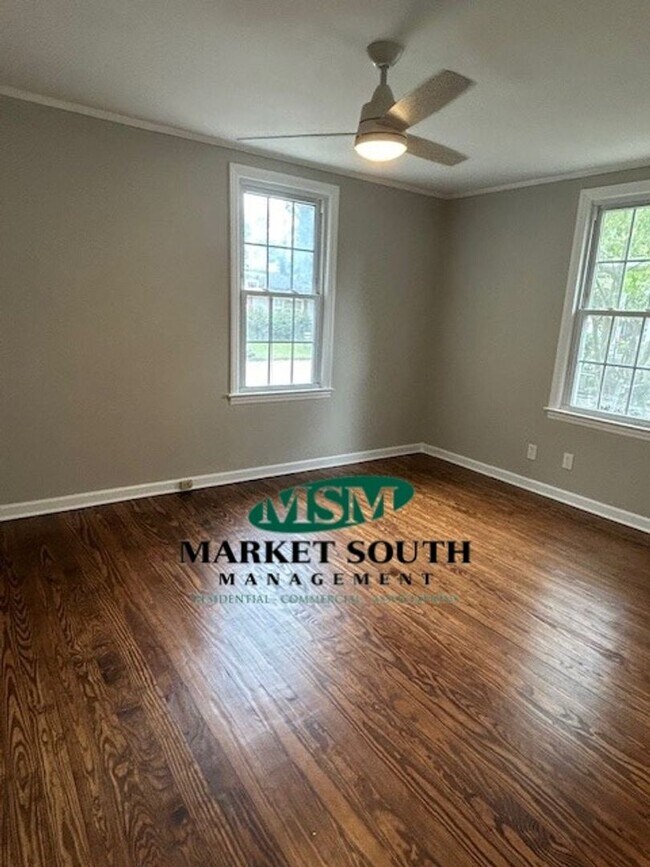 Building Photo - Remodeled home in East Savannah!