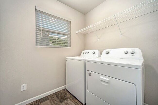 Building Photo - 4340 Briarhill Dr