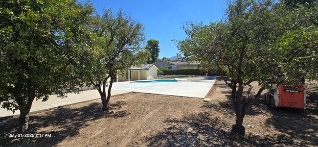 Building Photo - 3024 Sonrisa Dr