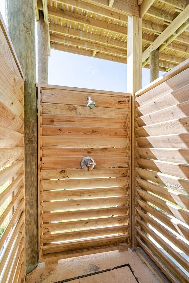 Building Photo - 1714 TX-87