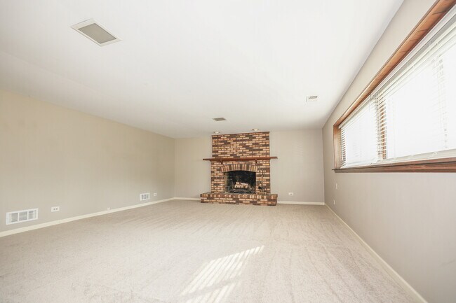 Building Photo - 1329 Stonegate Rd