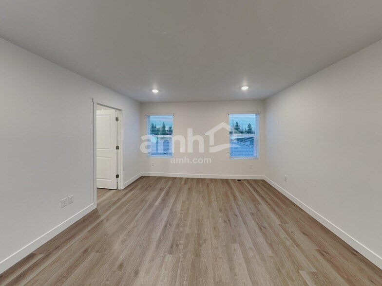 Building Photo - 8544 47th Pl NE