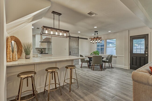 Building Photo - 6214 Fawnwood Dr