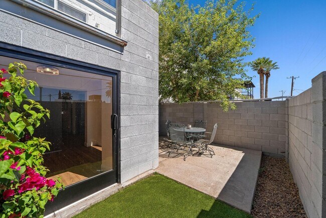 Building Photo - 385 W Pierson St