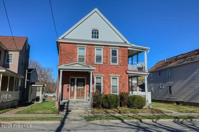 Building Photo - 606 Broadway