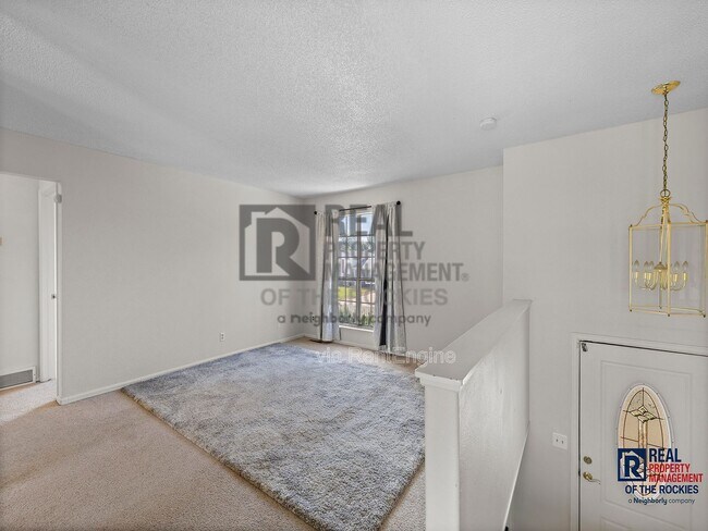 Building Photo - 412 Towhee St