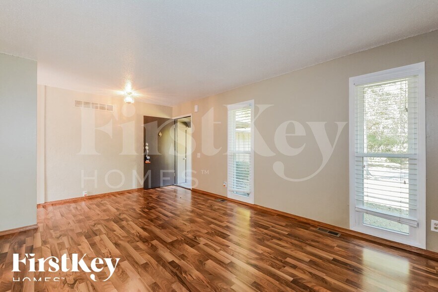 Building Photo - 12082 Foxpoint Dr