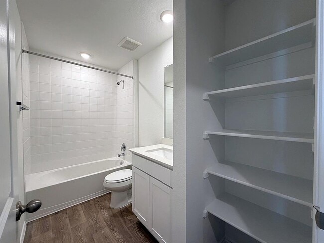 Building Photo - 348 San Juan Trl