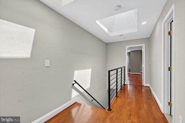 Building Photo - 1730 1st St NW