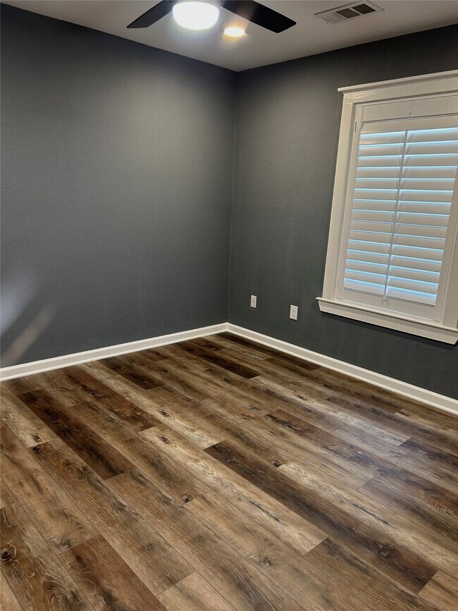 Building Photo - 2310 Townhall Ln