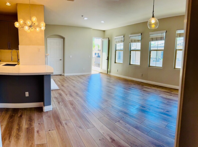 Building Photo - 2627 Bellezza Dr
