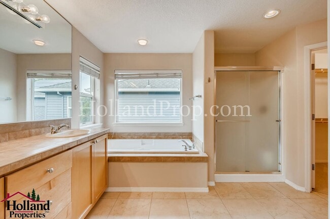 Building Photo - Spacious & Stylish 4-Bedroom Home in Desirable Northwest Portland