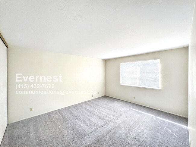 Building Photo - Spacious 2-Bed, 2-Bath Single-Family Home ...
