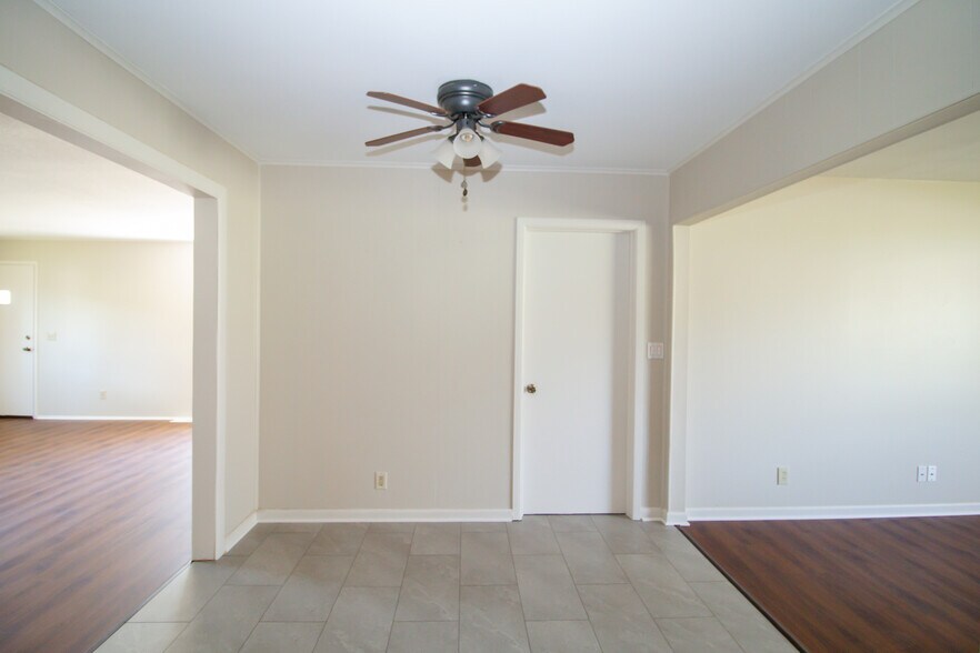 Building Photo - 29 Roseanna Dr