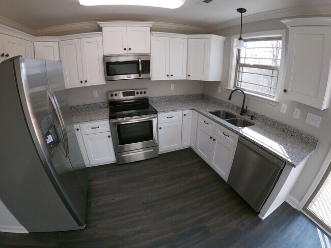 Building Photo - Townhome in the center of Hartsville!!