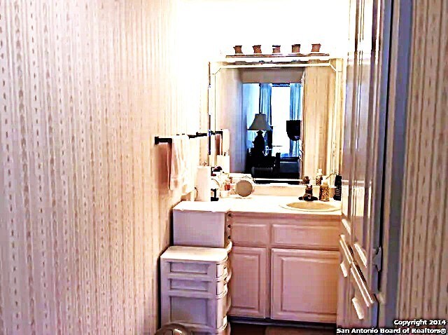 Master Bathroom - 7701 Wurzbach Rd