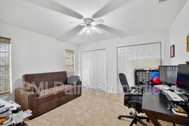 Building Photo - 2700 Yarmouth Dr