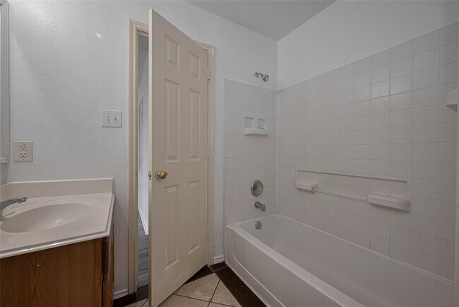 Building Photo - 6814 Shallow River Ct