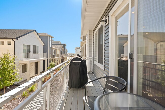 Building Photo - MODERN TWO STORY 2 BED/2 BATH IN BANNING LEWIS RANCH!